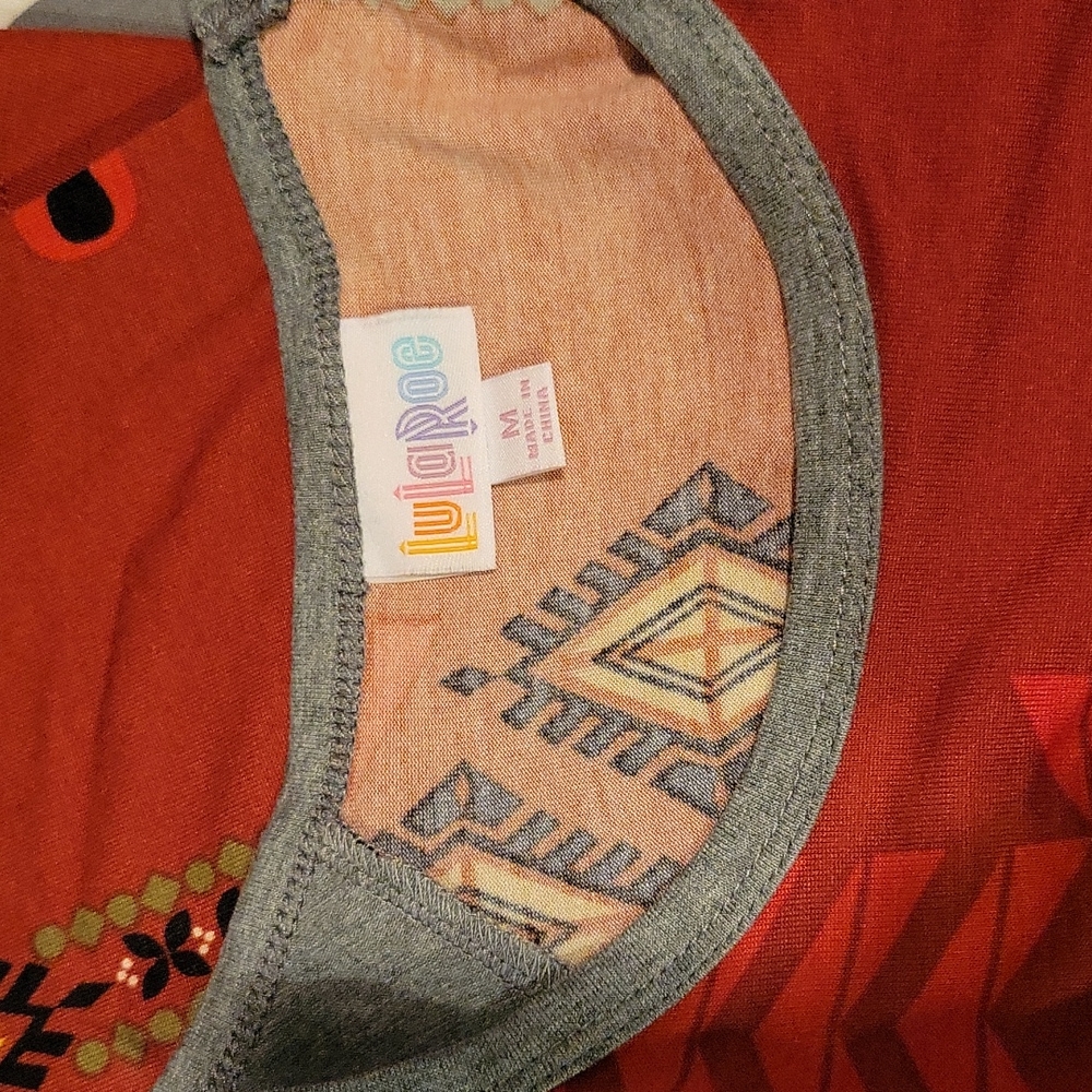 NWT LulaRoe "Randy" Raglan Tee - Picture 3 of 3